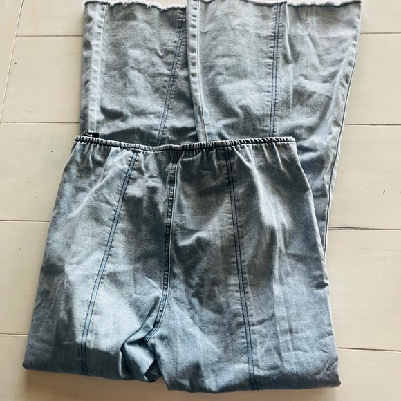 High Rise Women’s Pull On Wide Flare Raw Hem Jeans Size L 11/13 - Picture 4 of 5